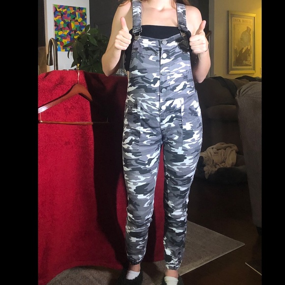 VIP Y2K camo overalls - Picture 3 of 6